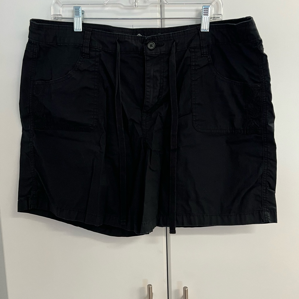 St Johns Bay Women's Black Casual Shorts Sz 16